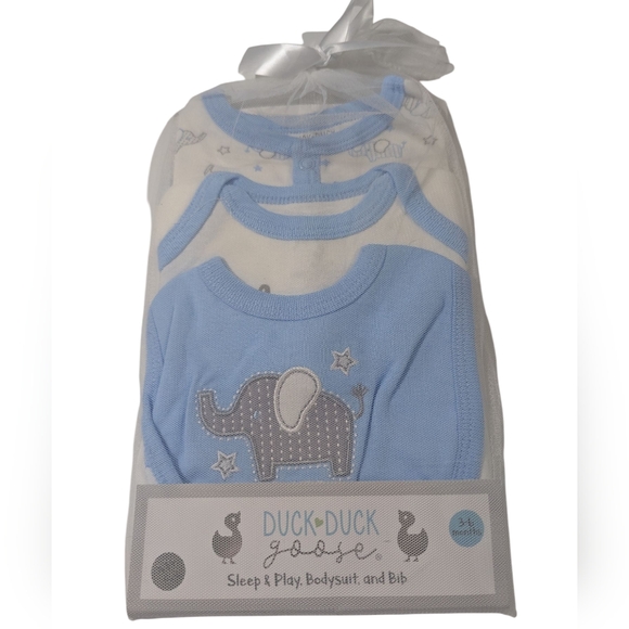 Duck Duck Goose Other - Duck Duck Goose Baby Sleep And Play Bodysuit Set And Bib - Size 3-6 Months